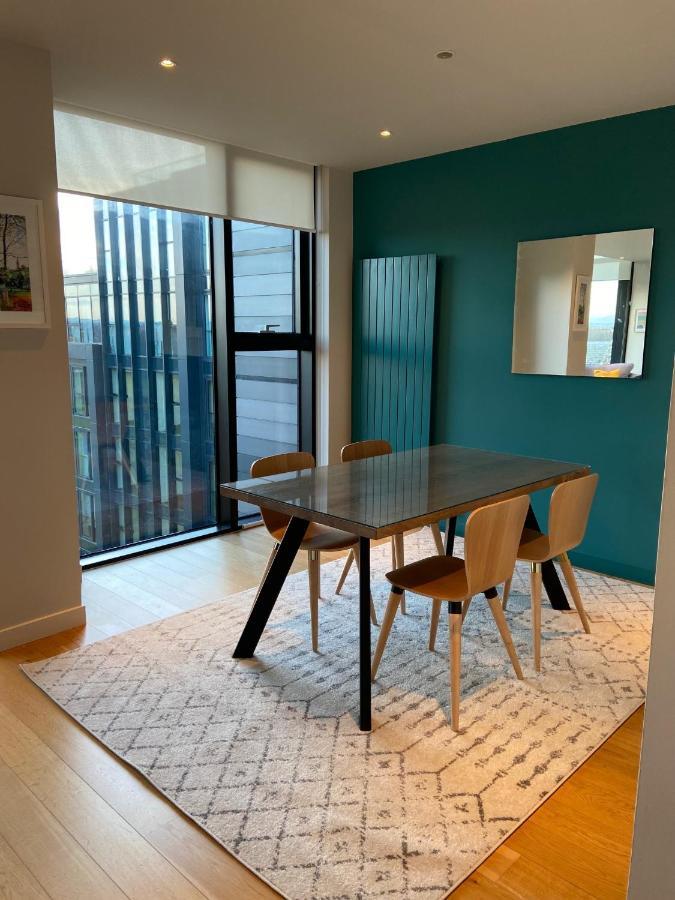Quartermile Meadows View 2 Bedroom - With Free Parking Appartement