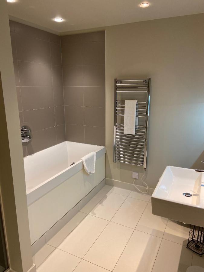 Quartermile Meadows View 2 Bedroom - With Free Parking Appartement Édimbourg